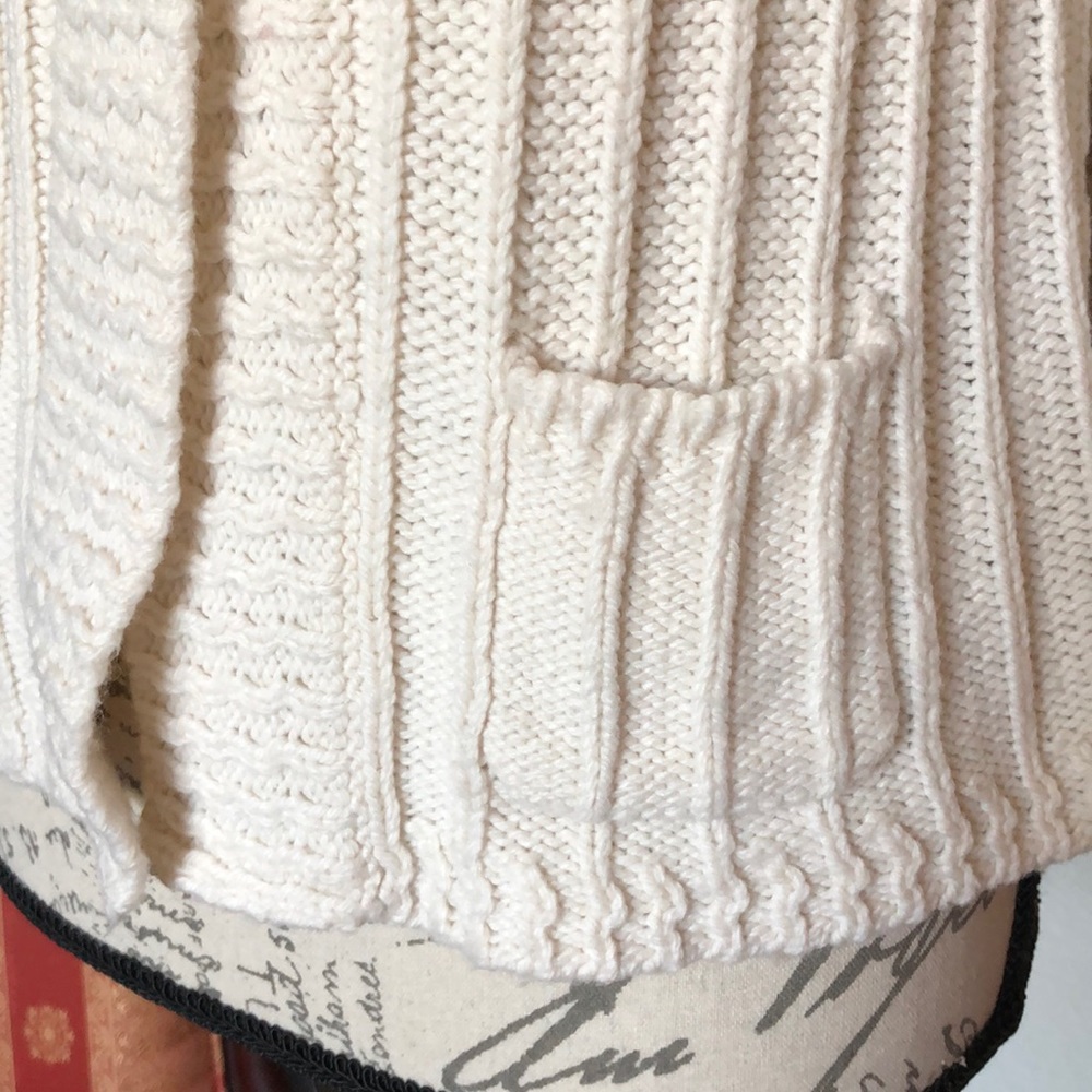 Cropped Sweater. - Picture 4 of 6